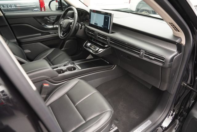 Used 2024 Lincoln Corsair FWD w/ Equipment Group 101A image 17