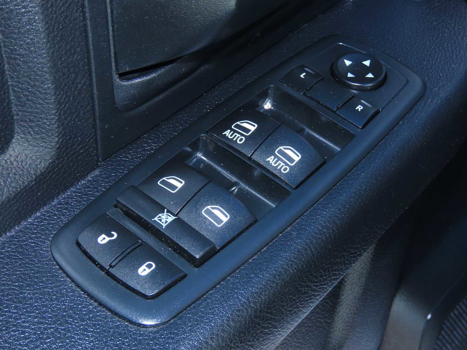 Used 2016 RAM 2500 Tradesman w/ Chrome Appearance Group AWD/4WD image 18