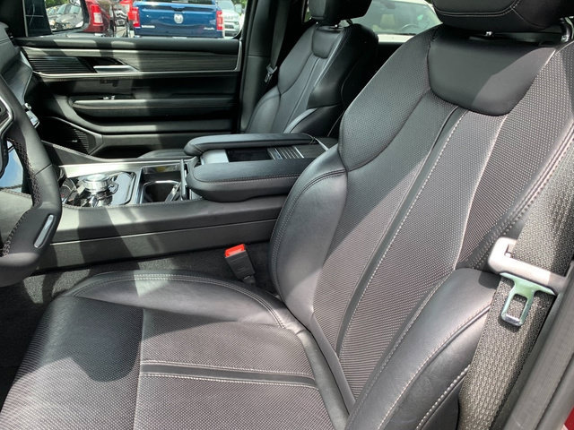 Certified 2024 Jeep Wagoneer Series II w/ Flexible Seating Group AWD/4WD image 16
