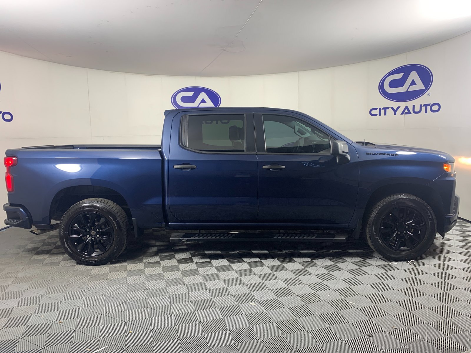 Used 2022 Chevrolet Silverado 1500 Custom w/ LPO, Dark Essentials Package RWD image 2