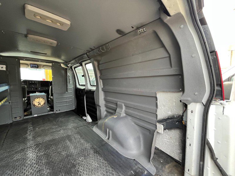 Used 2016 Chevrolet Express 2500 RWD 2500 135" image 10