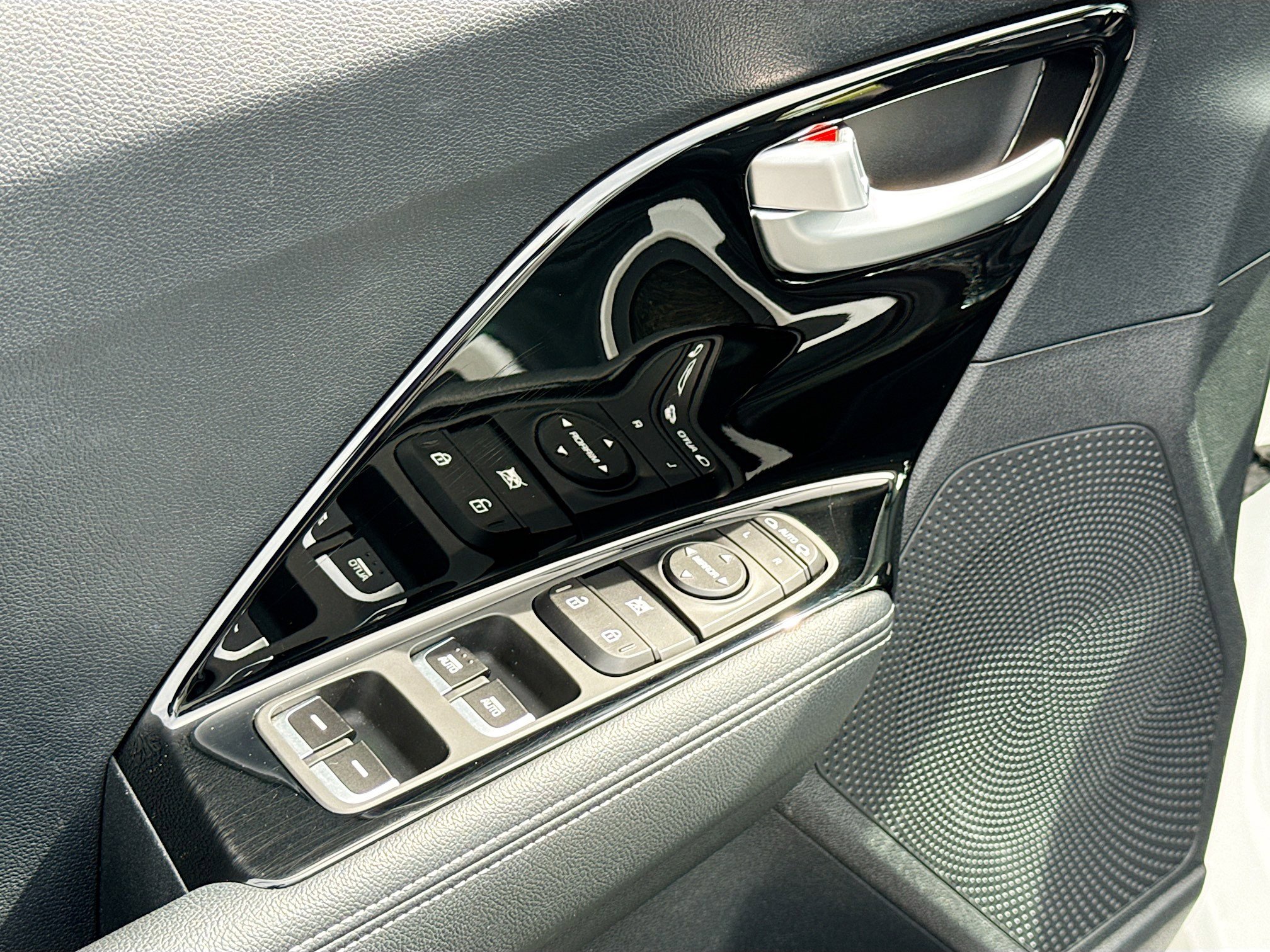 Used 2019 Kia Niro EX FWD image 8