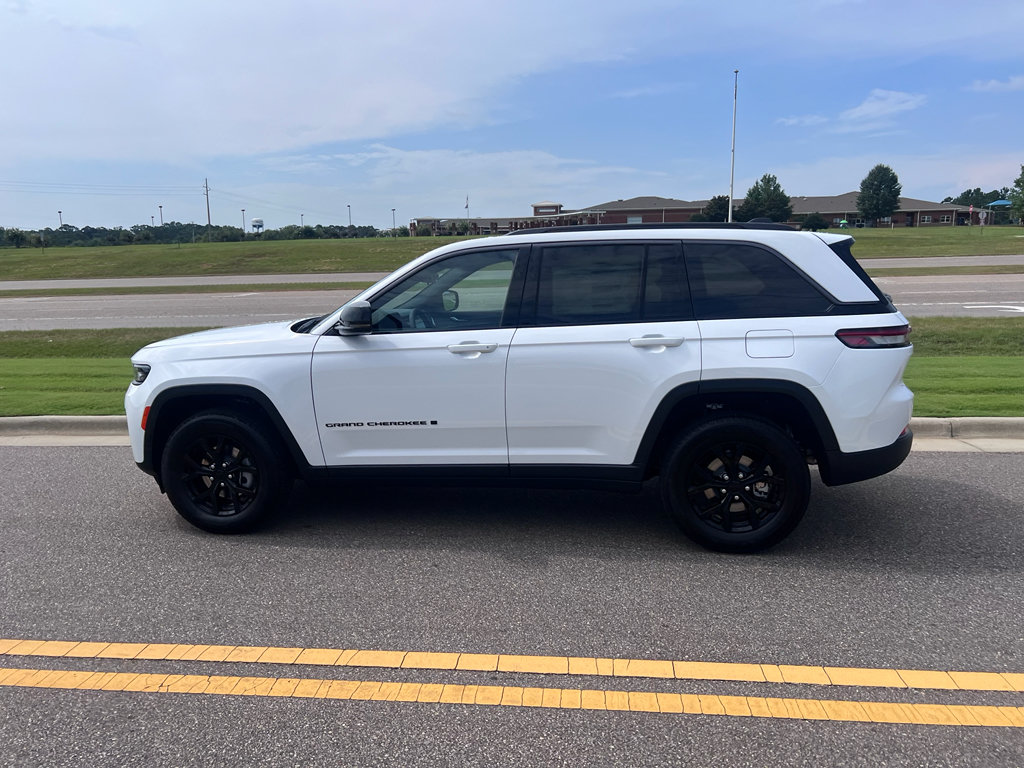 New 2026 Jeep Grand Cherokee Altitude AWD/4WD image 8