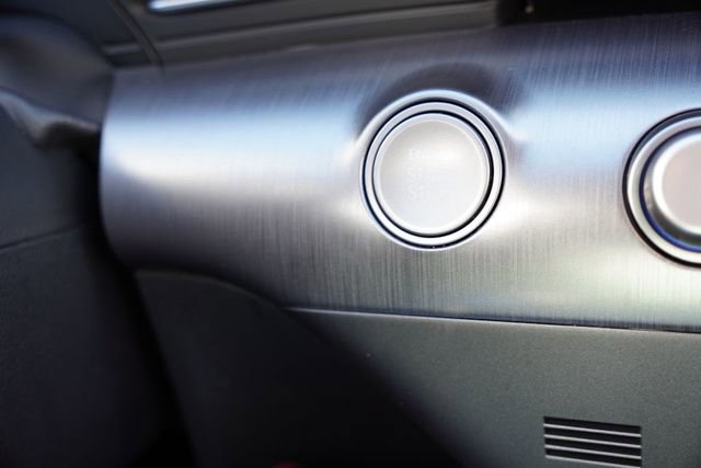 Used 2024 Hyundai Kona Limited image 31