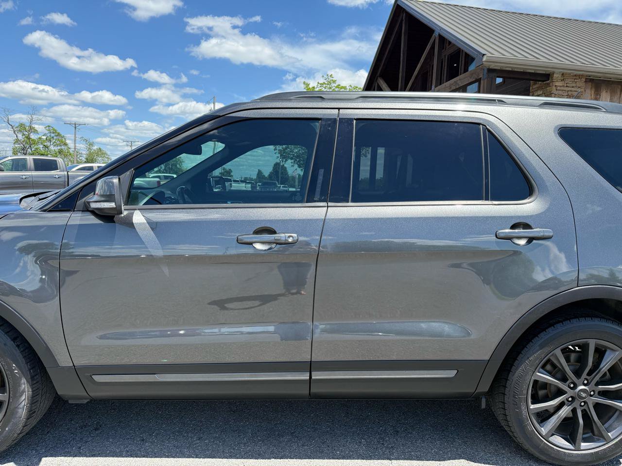 Used 2018 Ford Explorer XLT w/ Equipment Group 202A FWD image 36