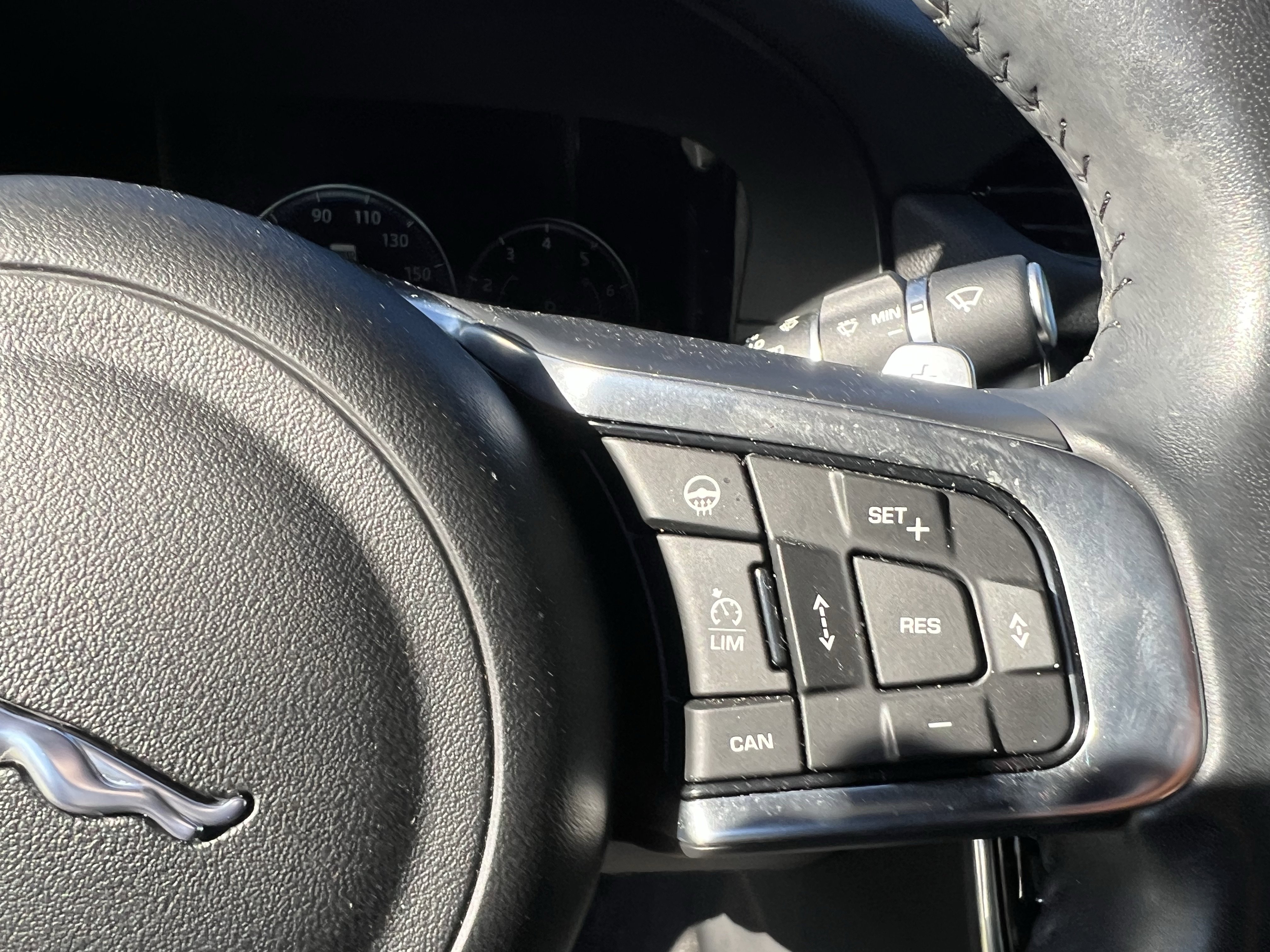 Used 2018 Jaguar XF R-Sport image 21