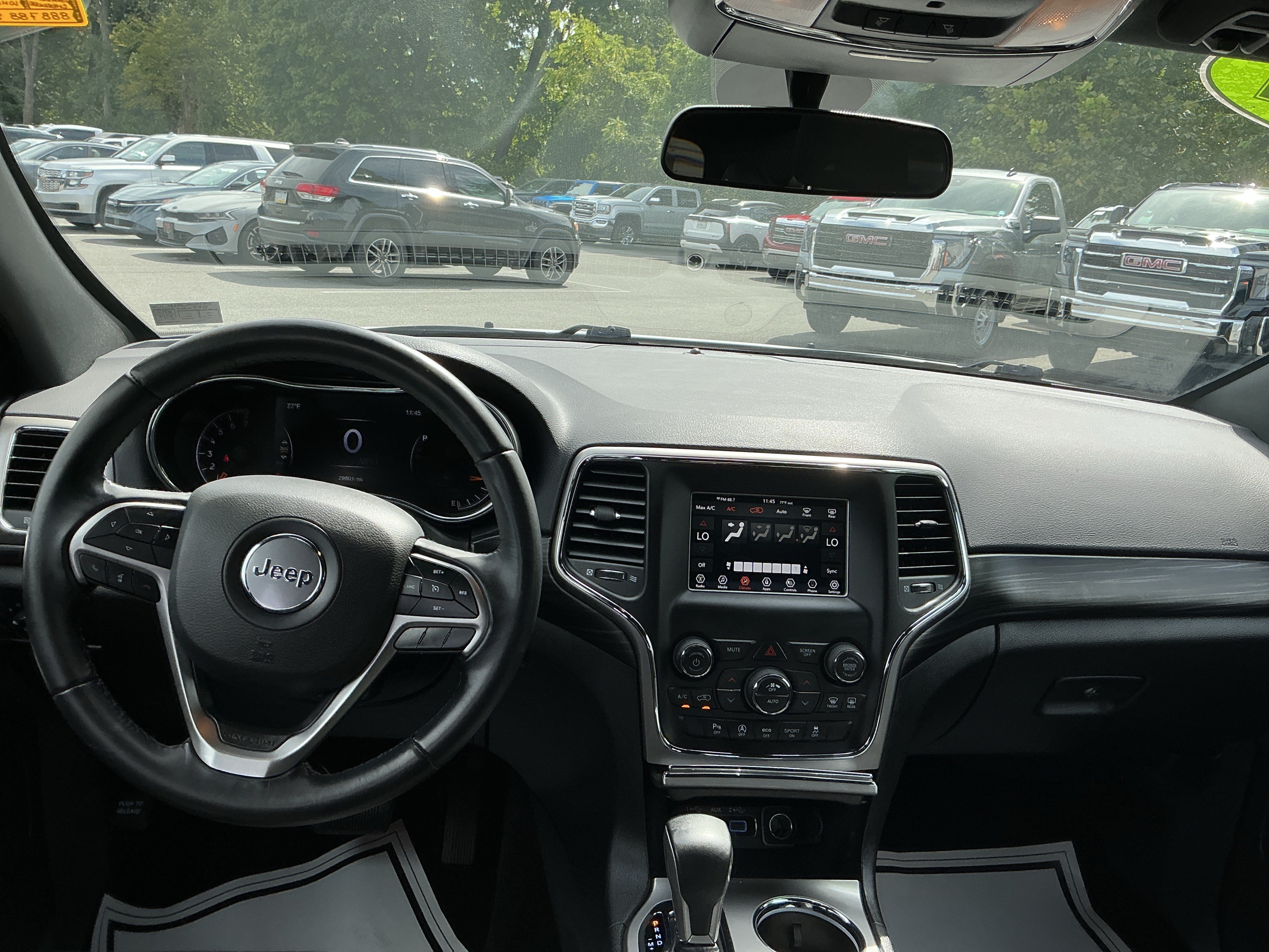 Used 2021 Jeep Grand Cherokee Laredo AWD/4WD image 11