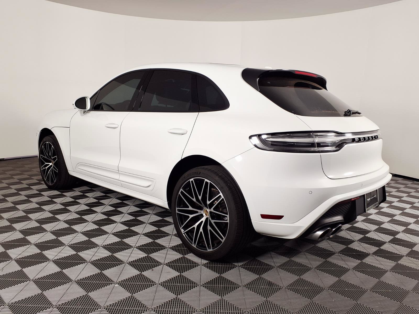 Used 2024 Porsche Macan AWD/4WD image 6