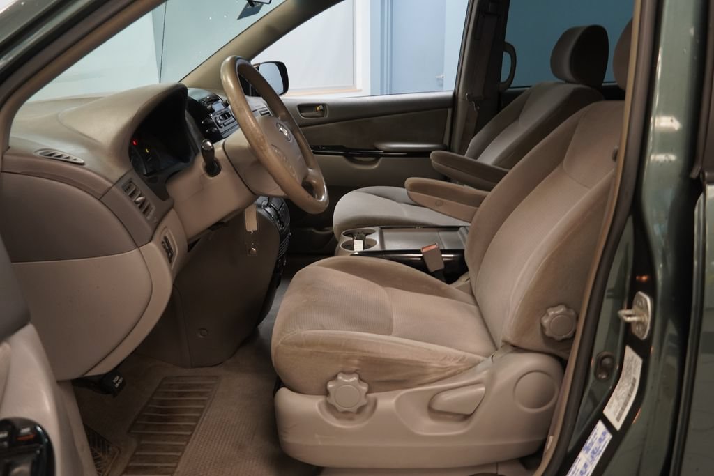 Used 2004 Toyota Sienna FWD image 4