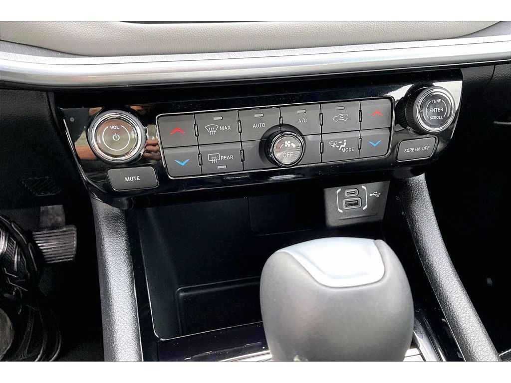 Certified 2024 Jeep Compass Limited image 29