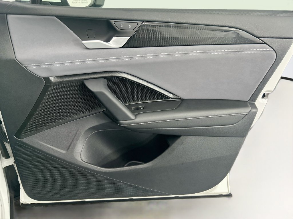 Used 2025 Volkswagen Tiguan SE FWD image 23
