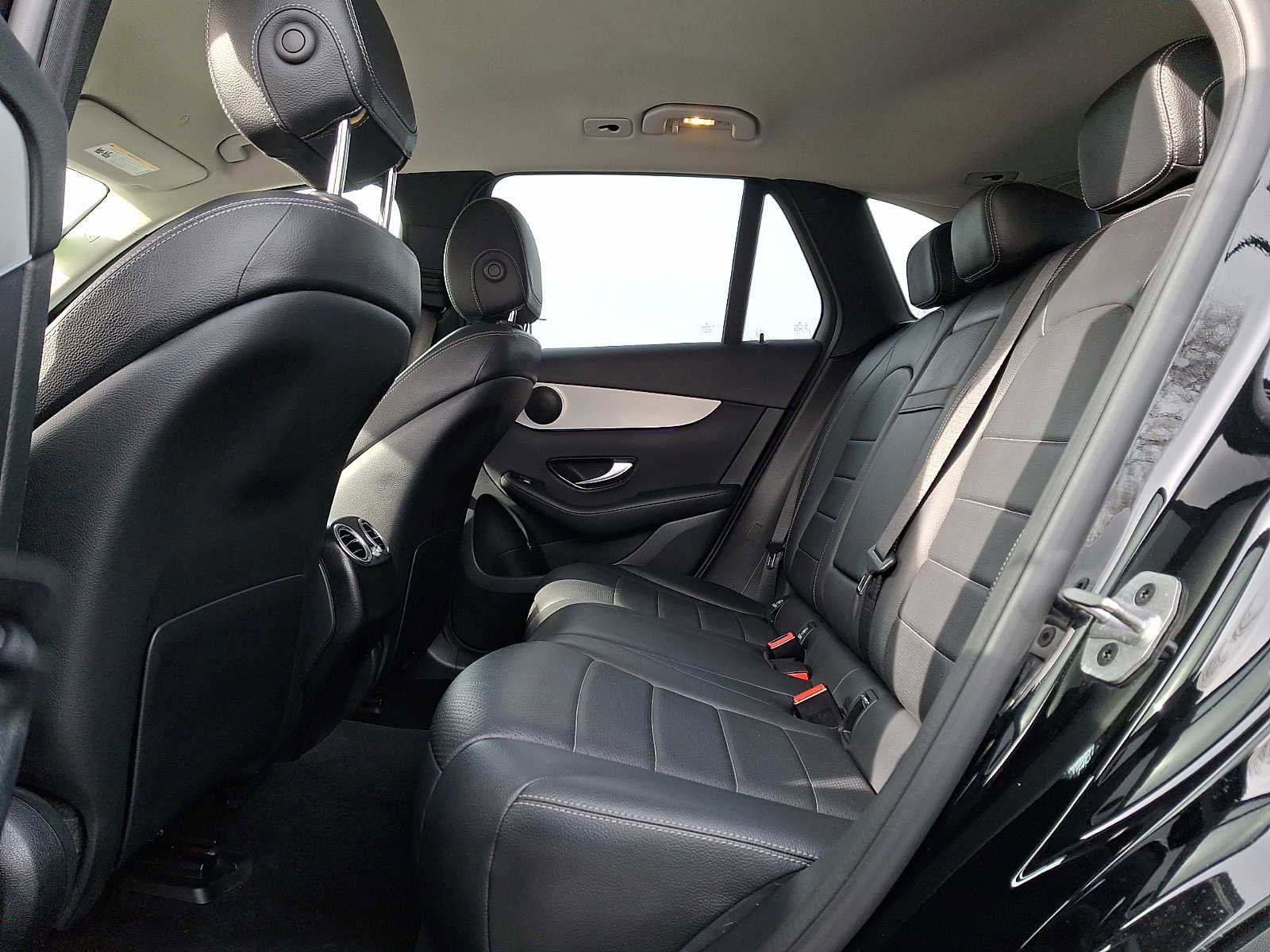 Used 2022 Mercedes-Benz GLC 300 4MATIC image 10