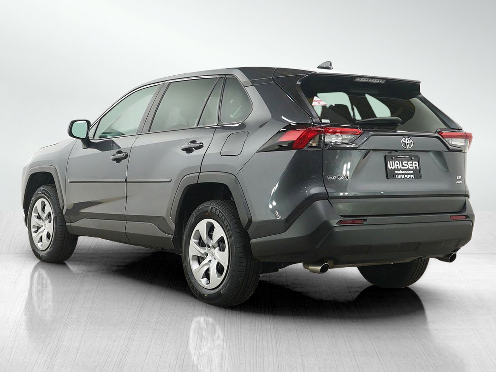 Used 2022 Toyota RAV4 LE image 3