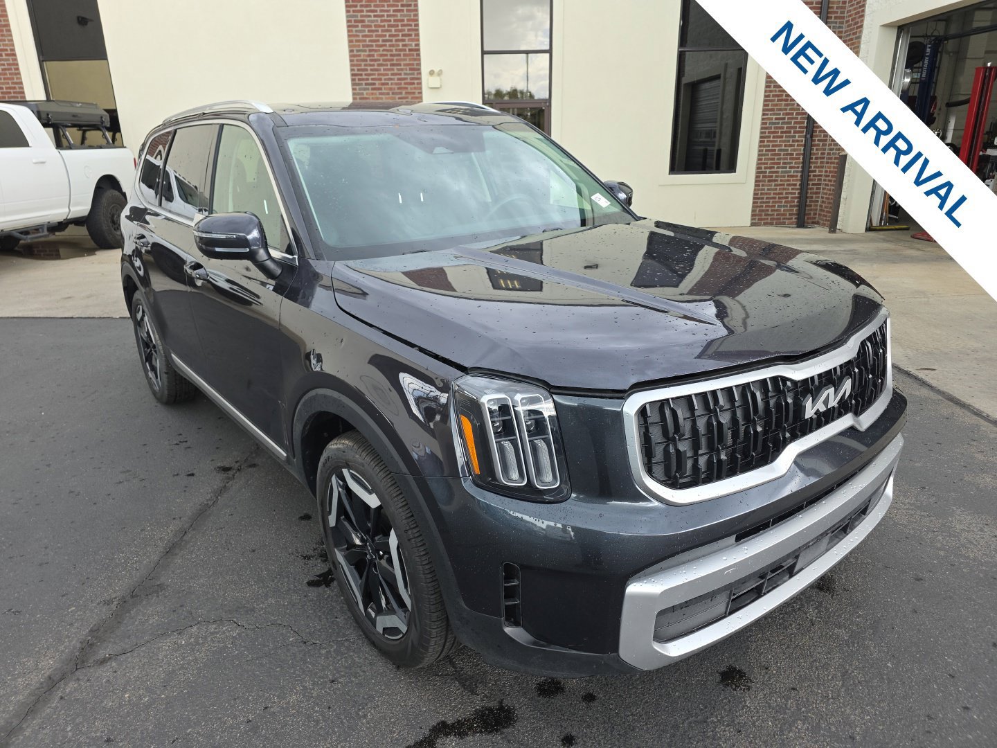 Used 2025 Kia Telluride EX w/ EX Captain's Chair Package