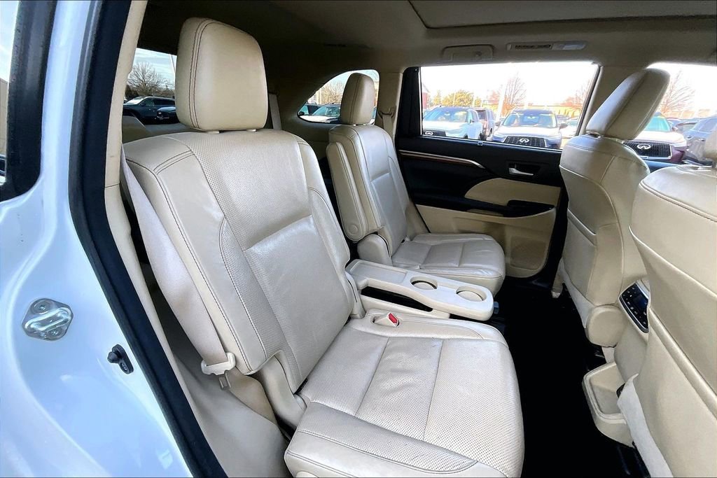 Used 2017 Toyota Highlander Limited Platinum image 30