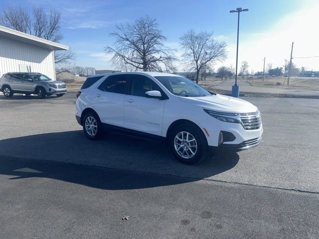 Used 2024 Chevrolet Equinox LT w/ LPO, Floor Liner Package FWD image 4