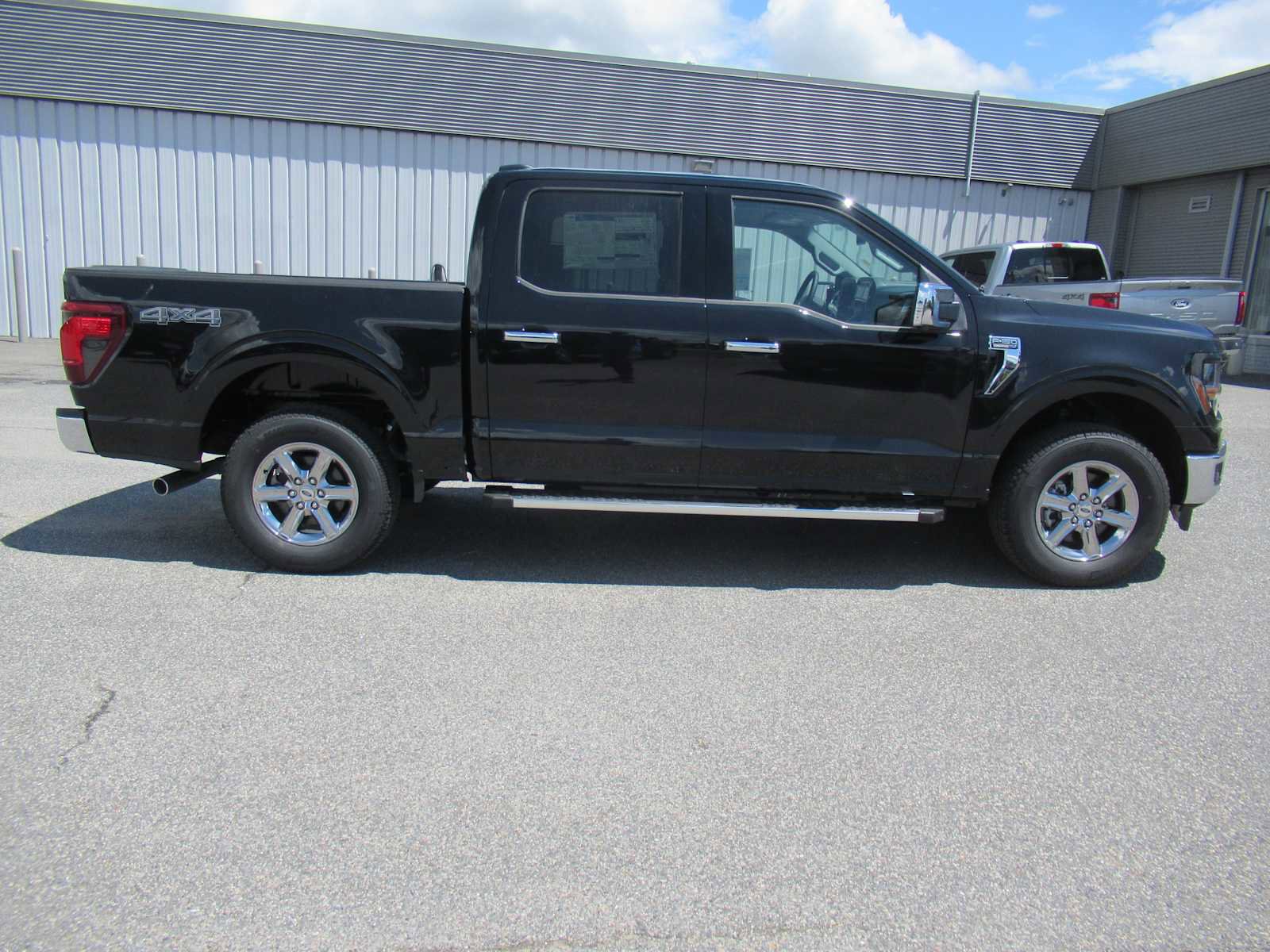 New 2025 Ford F150 XLT w/ Equipment Group 302A MID image 4