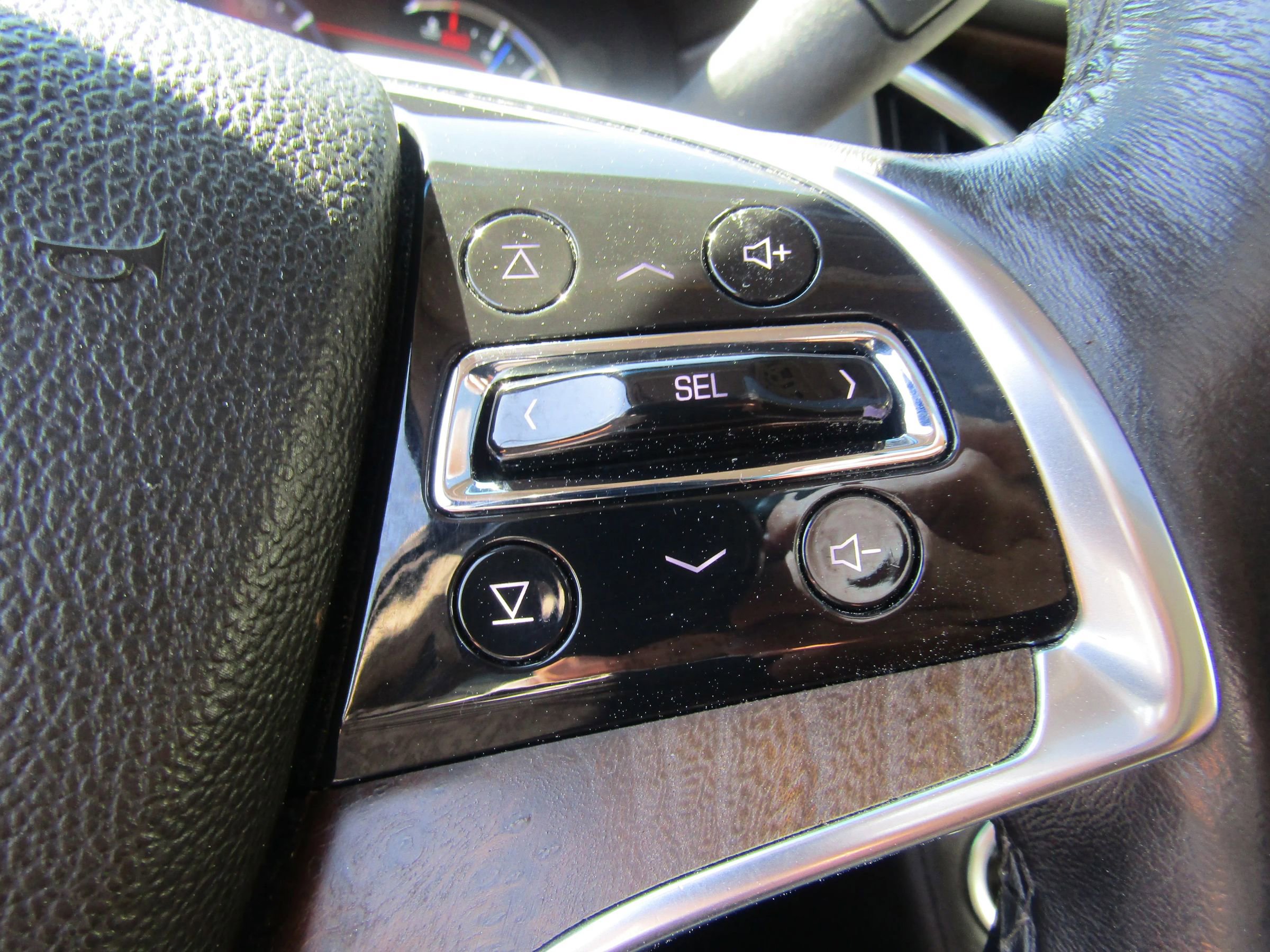 Used 2017 Cadillac Escalade Premium Luxury image 34