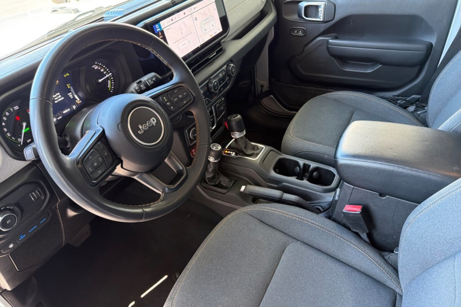 Used 2024 Jeep Wrangler Unlimited AWD/4WD image 9