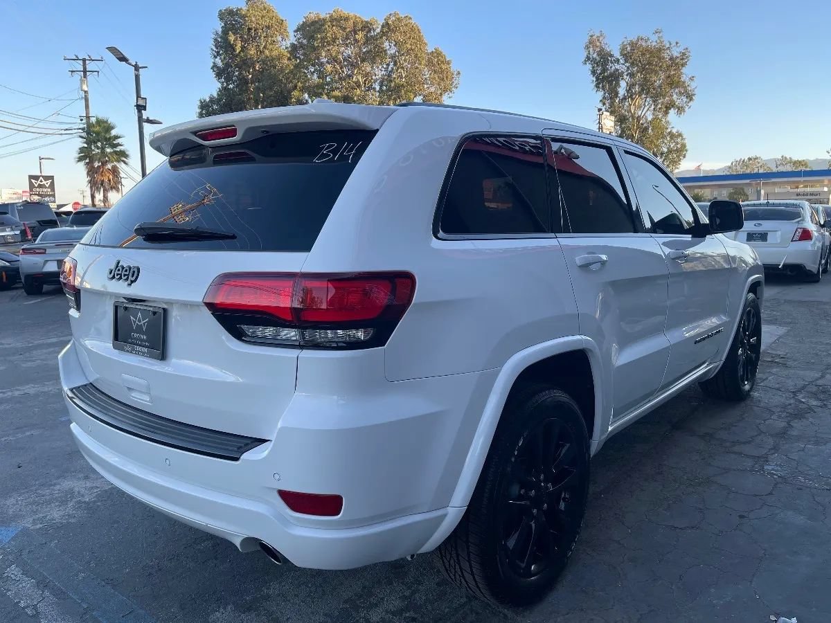 Used 2018 Jeep Grand Cherokee Altitude RWD image 5