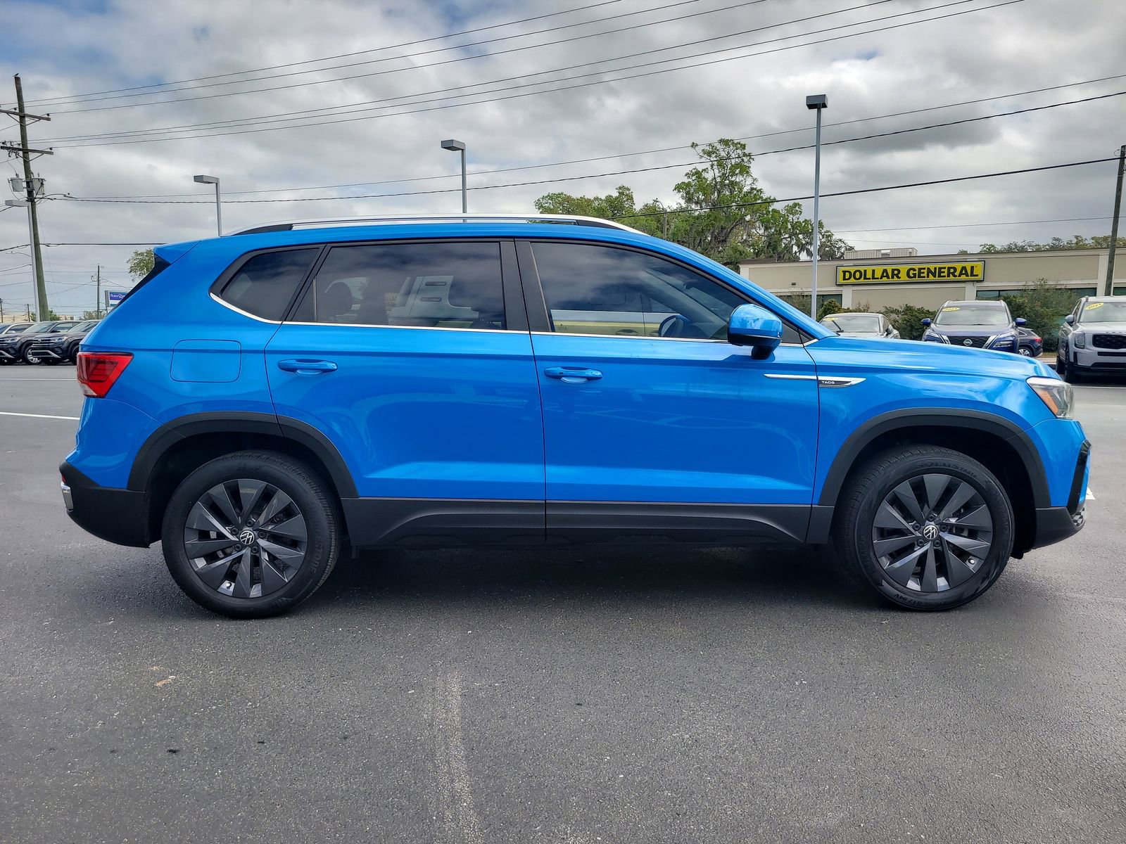 Used 2022 Volkswagen Taos SE image 5