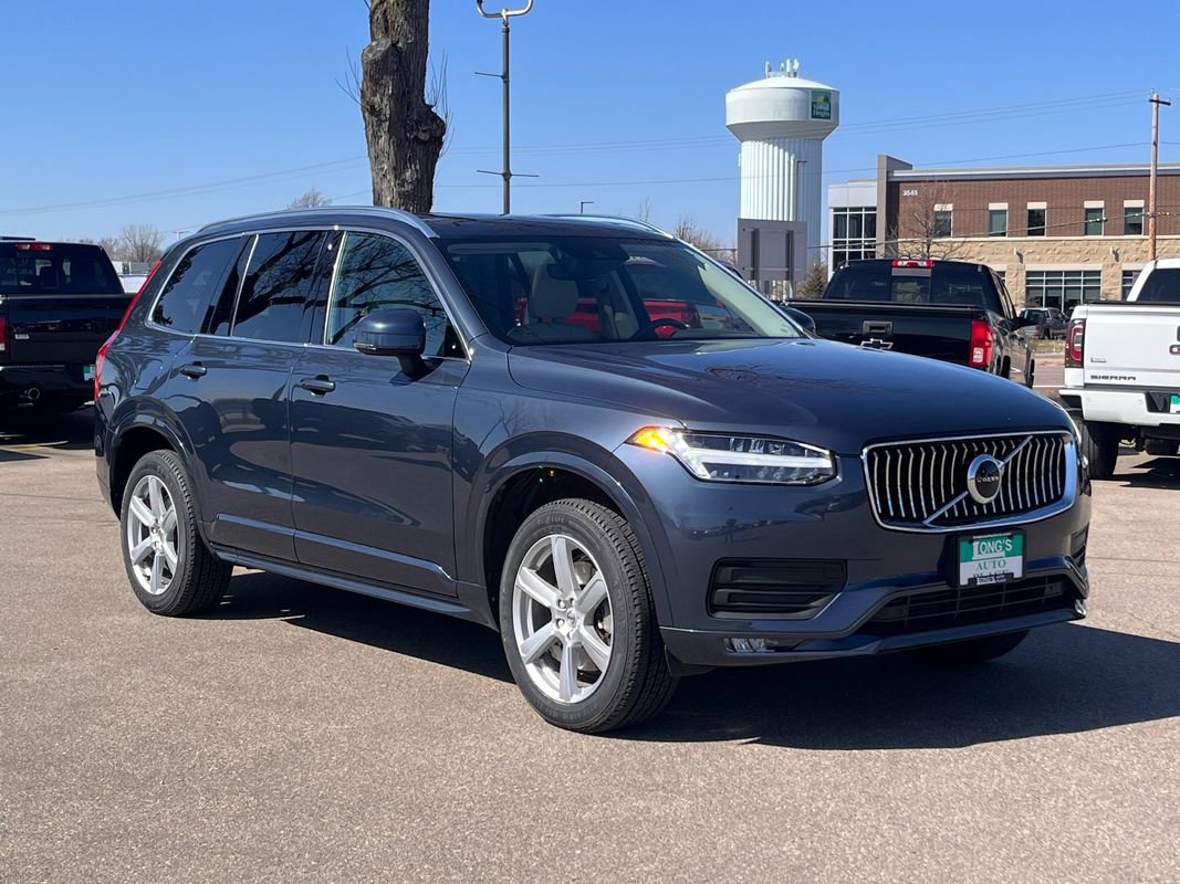 Used 2022 Volvo XC90 T6 Momentum AWD/4WD image 2