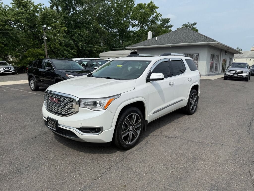 Used 2018 GMC Acadia Denali w/ Technology Package AWD/4WD image 3