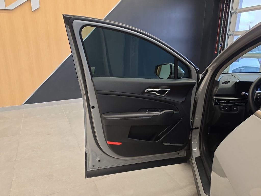 Used 2026 Kia Sportage EX image 12