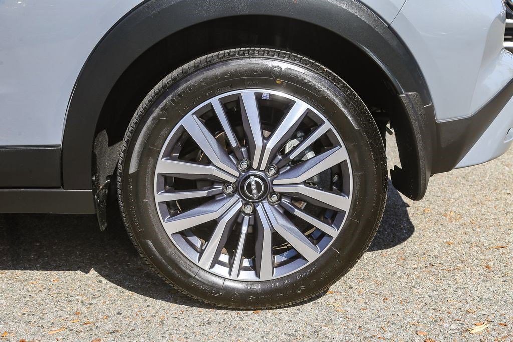 Certified 2024 Nissan Kicks SV image 10