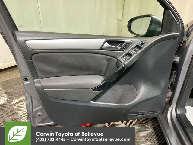 Used 2010 Volkswagen Golf 4-Door image 24