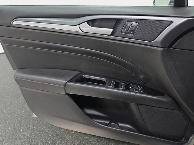 Used 2016 Ford Fusion Titanium FWD image 25