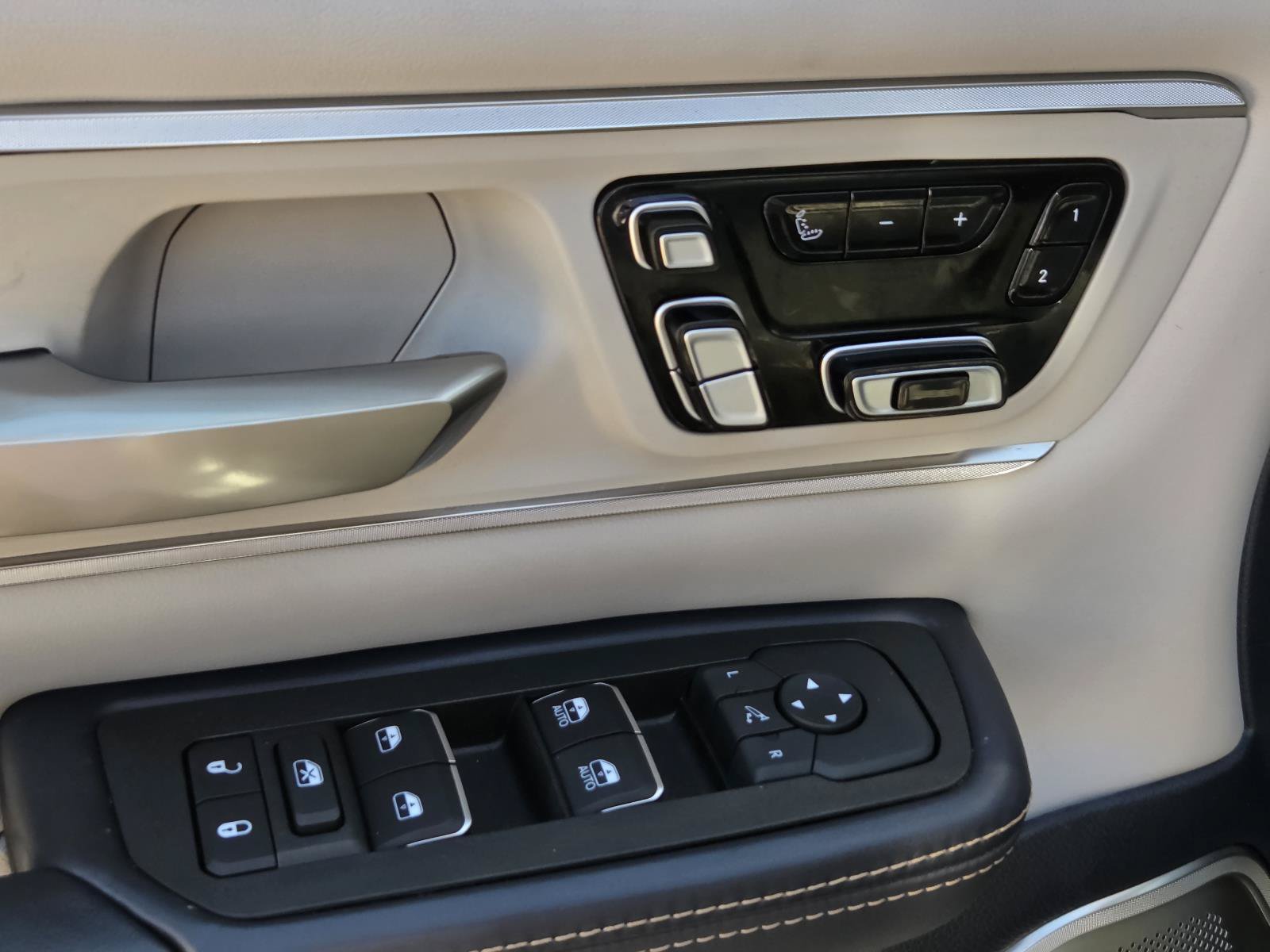 Used 2025 RAM 1500 Tungsten w/ Trailer Tow Group AWD/4WD image 18