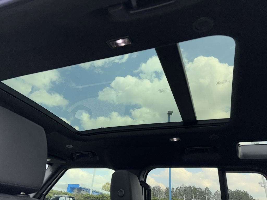 Used 2025 Land Rover Defender 110 S image 4