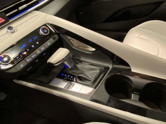 Used 2022 Hyundai Elantra Limited image 17