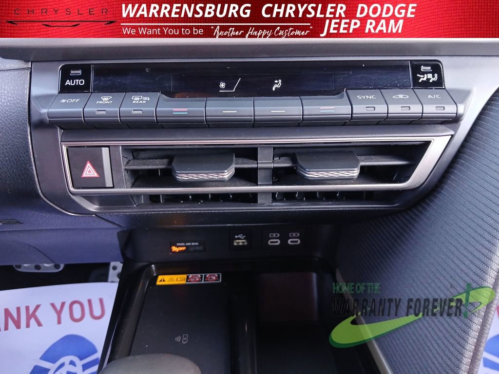 Used 2025 Toyota Camry SE image 22