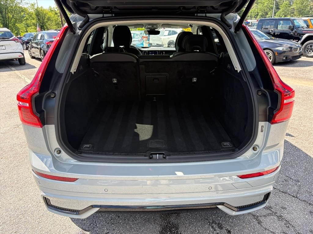Used 2024 Volvo XC60 B5 Core AWD/4WD image 23