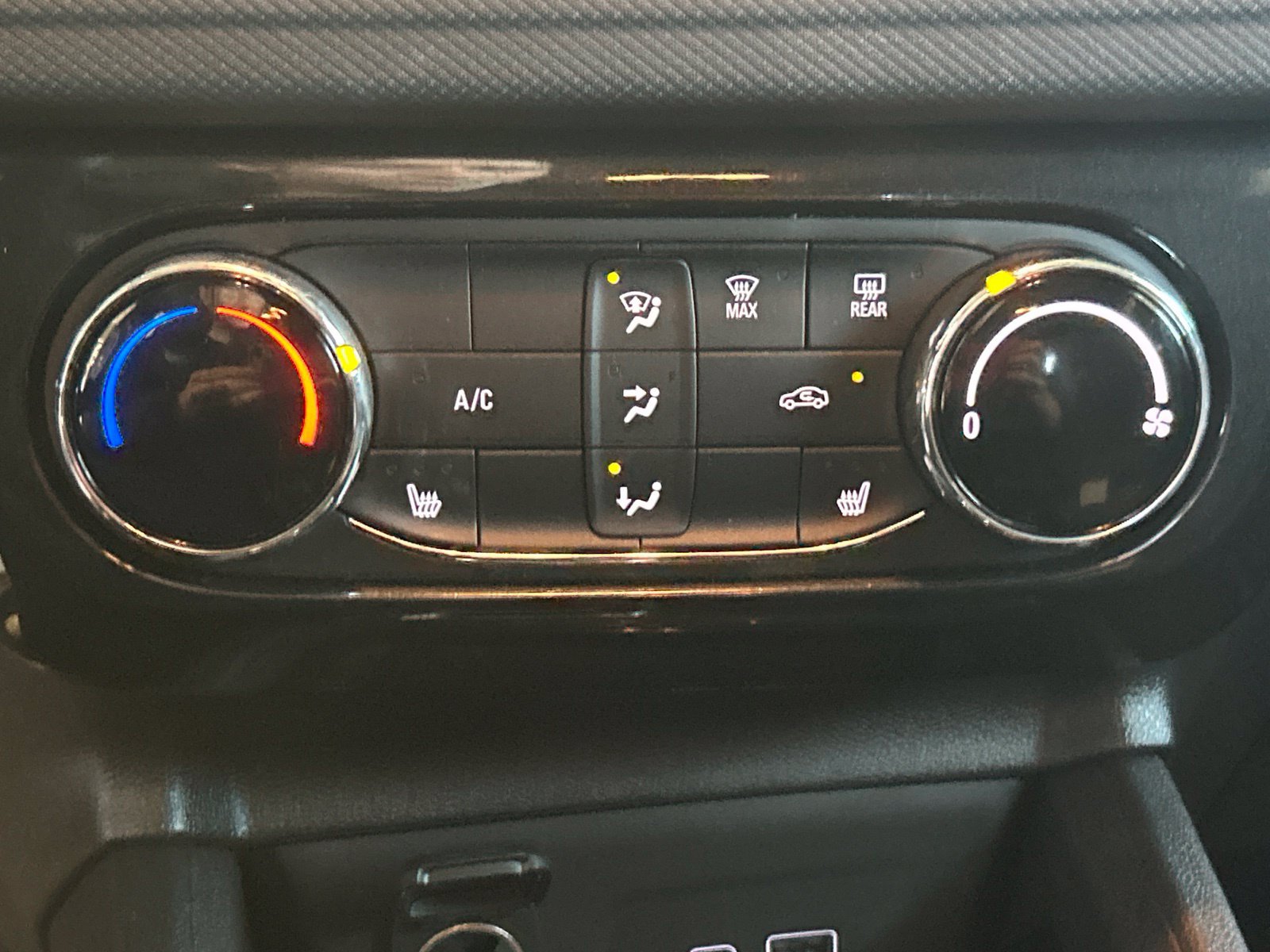 Used 2024 Chevrolet TrailBlazer LT w/ LT Cold Weather Package FWD image 25