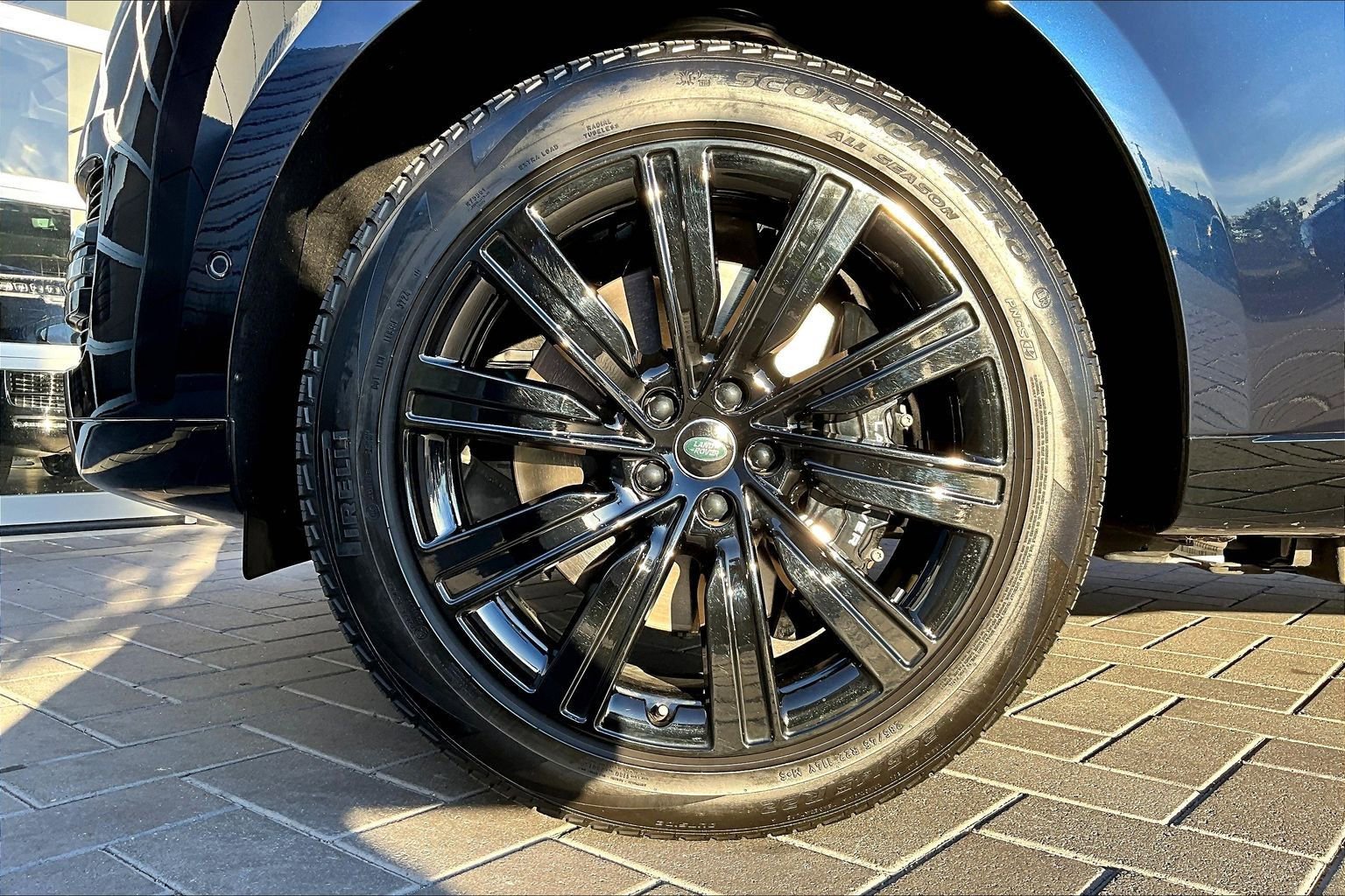 Certified 2025 Land Rover Range Rover SE AWD/4WD image 8