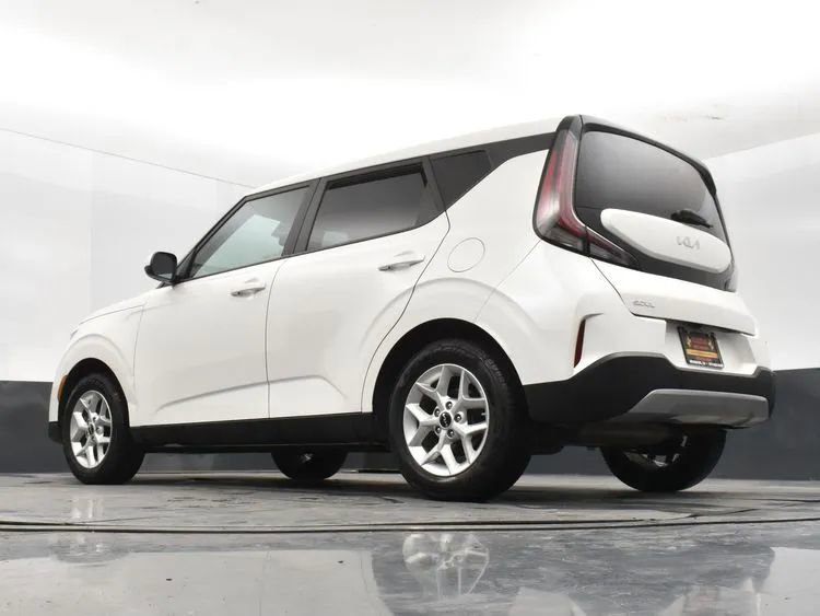 Used 2025 Kia Soul LX w/ LX Technology Package image 12