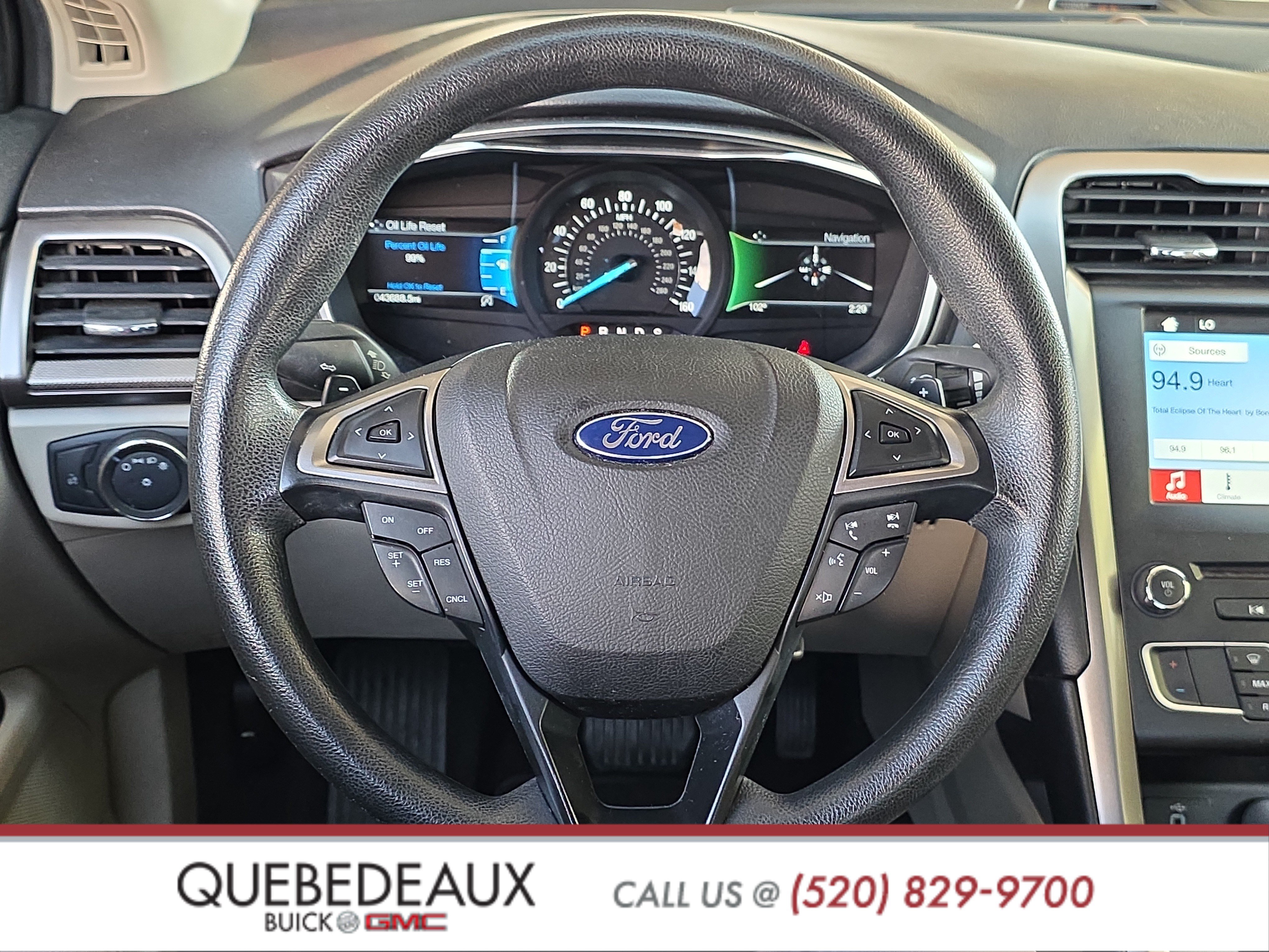 Used 2017 Ford Fusion SE w/ Fusion SE Technology Package FWD image 12