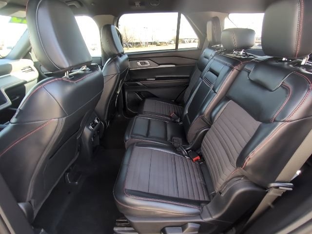 Used 2025 Ford Explorer ST-Line w/ ST-Line Street Pack image 27