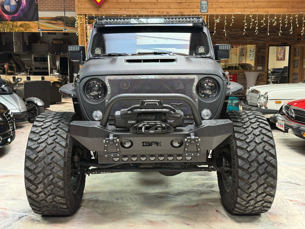 Used 2023 Jeep Wrangler Unlimited Rubicon 392 w/ Xtreme Recon 35" Tire Package AWD/4WD image 2