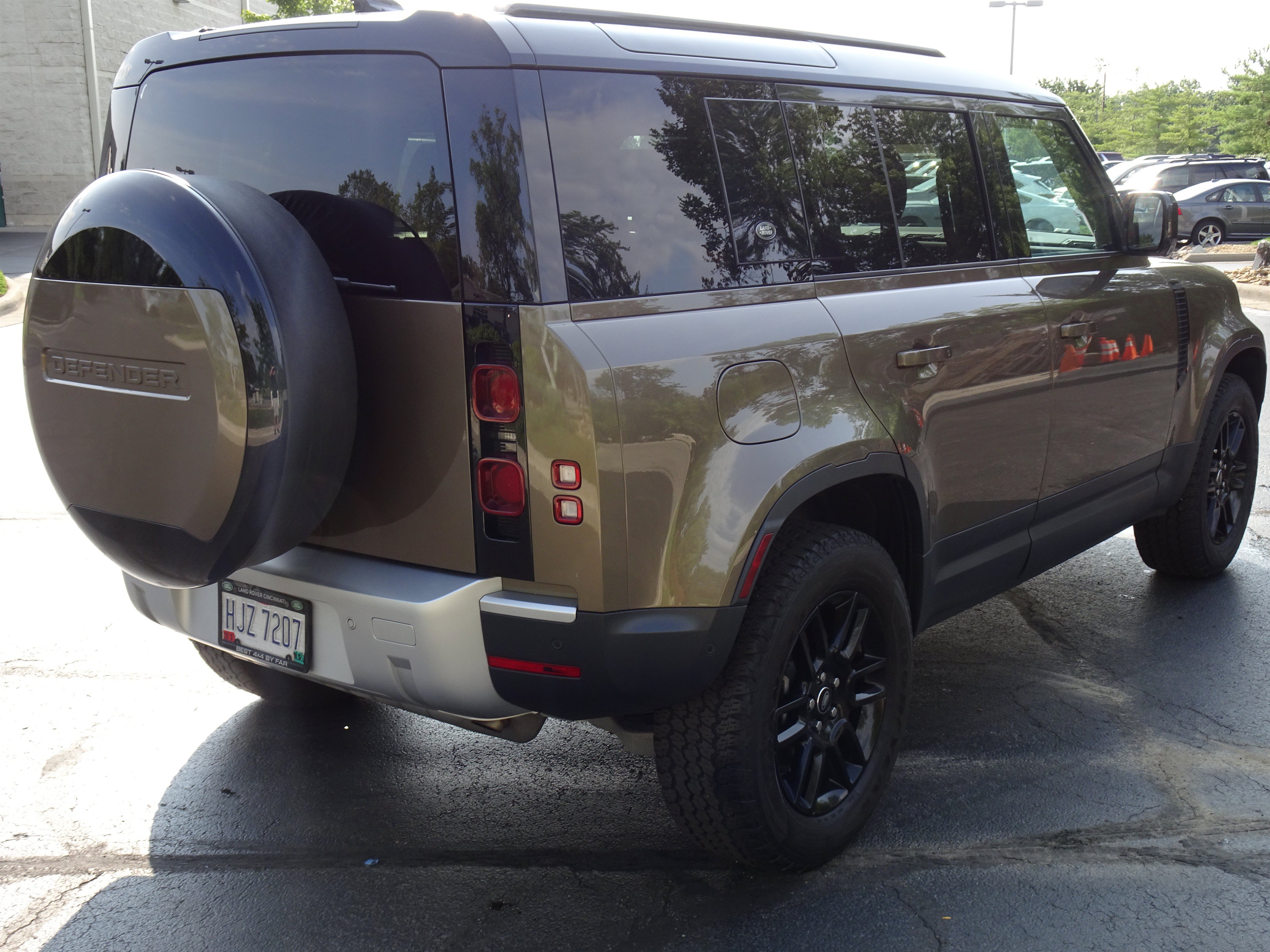 Certified 2024 Land Rover Defender 110 S AWD/4WD image 10
