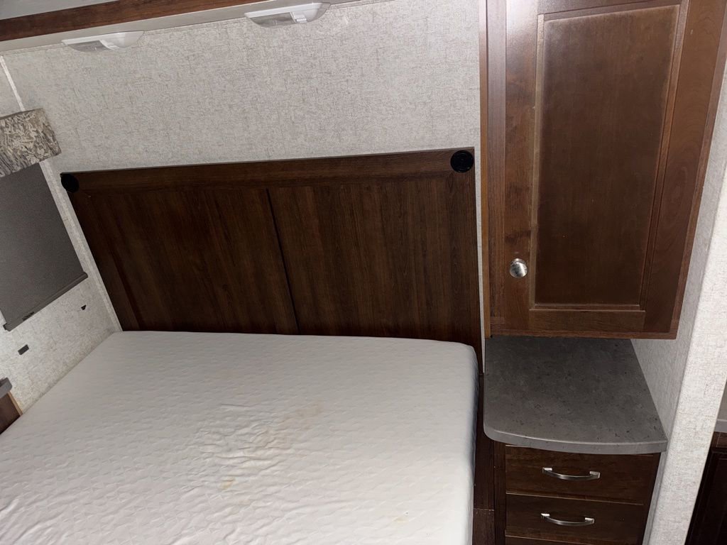 Used 2017 Ford E-450 and Econoline 450 Super Duty w/ Motorhome Prep Package image 39