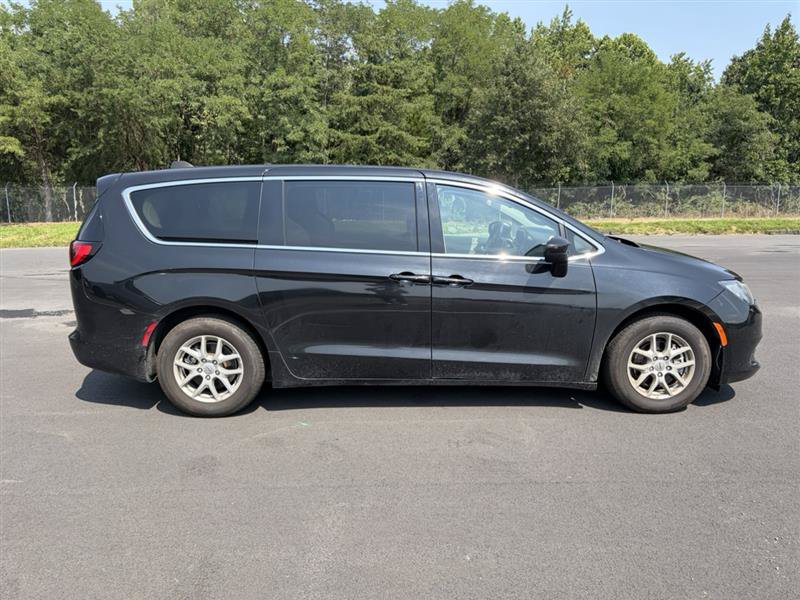 Used 2023 Chrysler Voyager LX FWD image 8