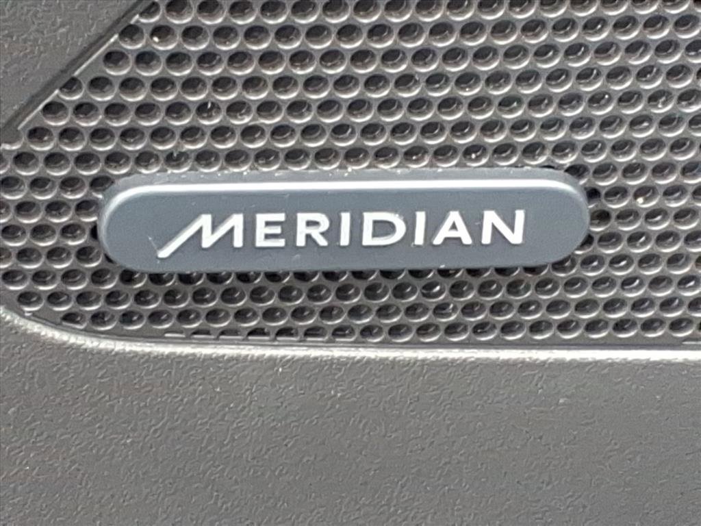 Used 2020 Jaguar F-PACE Premium image 16