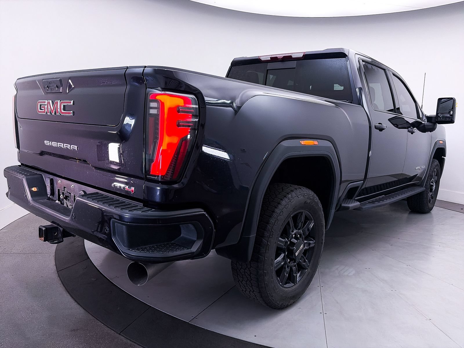 Used 2024 GMC Sierra 2500 AT4 w/ AT4 Preferred Package AWD/4WD image 18