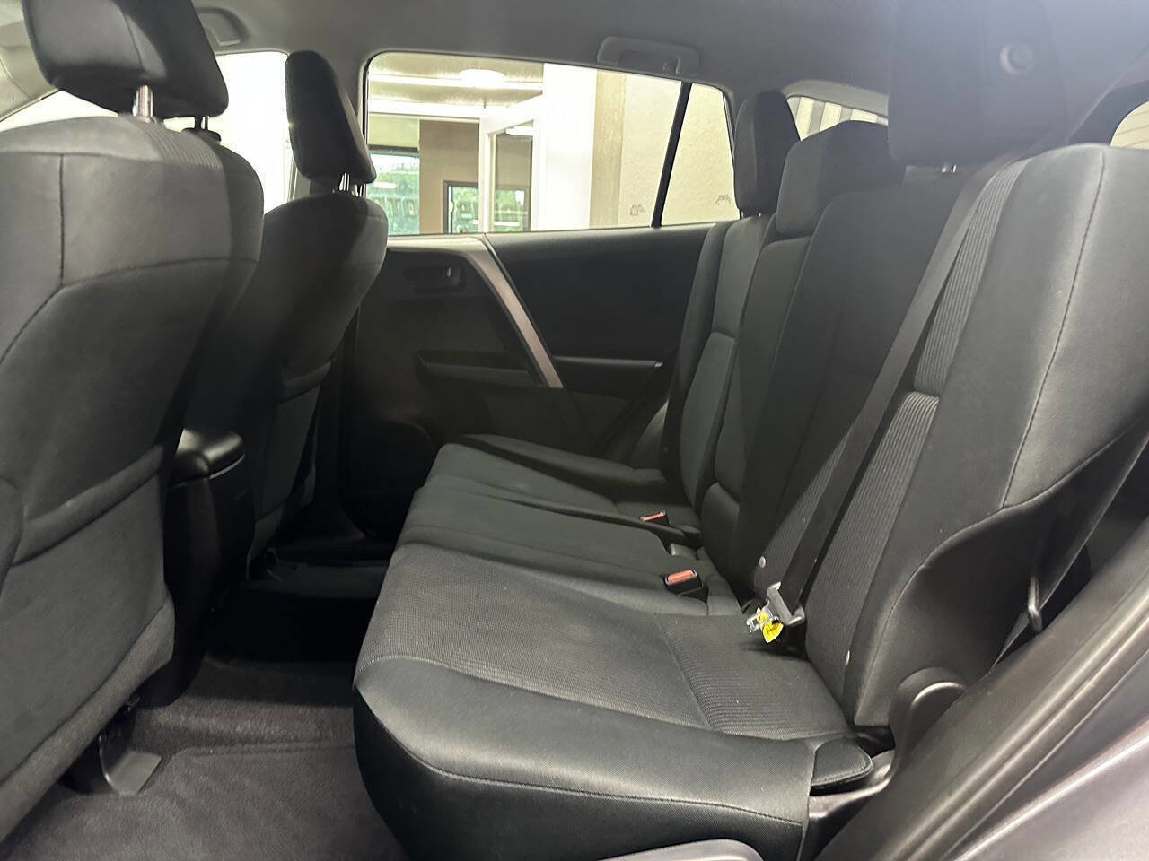 Used 2016 Toyota RAV4 LE AWD/4WD image 19