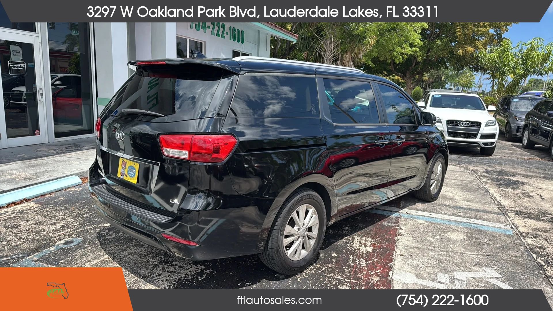 Used 2017 Kia Sedona LX w/ LX Essentials Premium Package FWD image 11