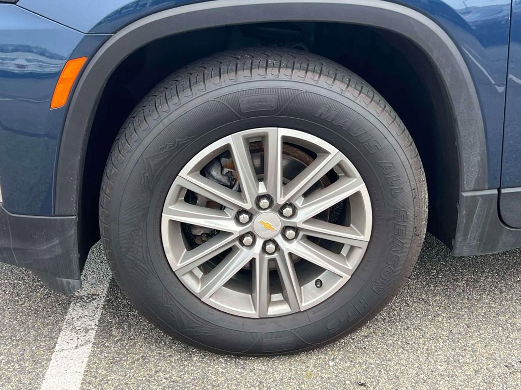 Used 2023 Chevrolet Traverse LT FWD image 11